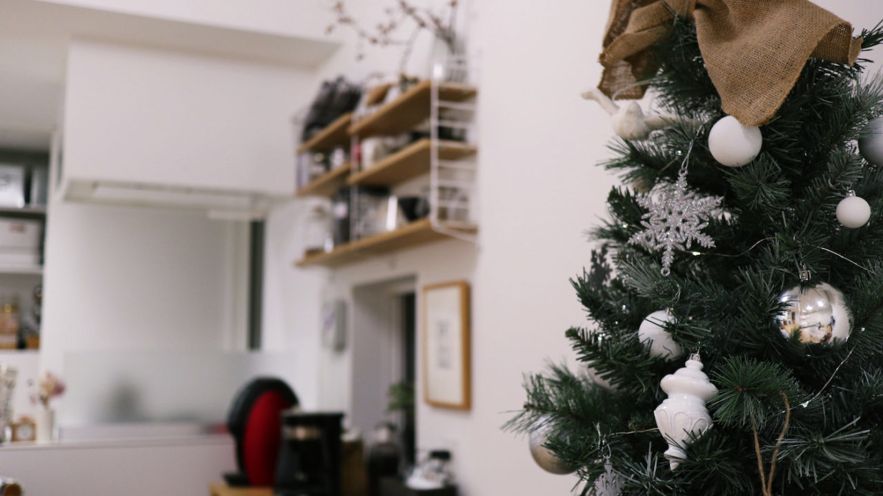 北欧風 クリスマスツリーのおしゃれに見える飾り方を実践してみた 好きなもの詰め込んで Mujihouse